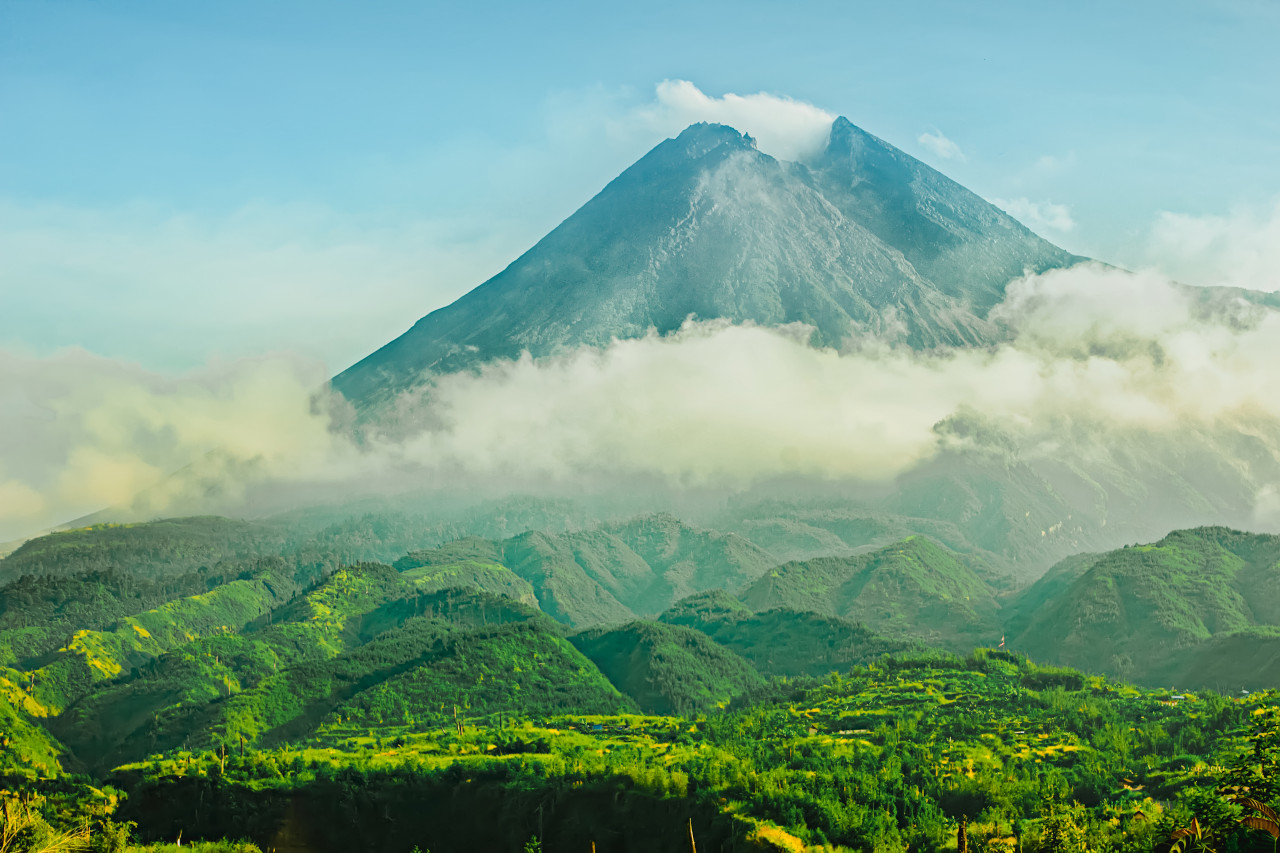Mount,Merapi,In,Yogyakarta,,Indonesia,Volcano,Landscape,View